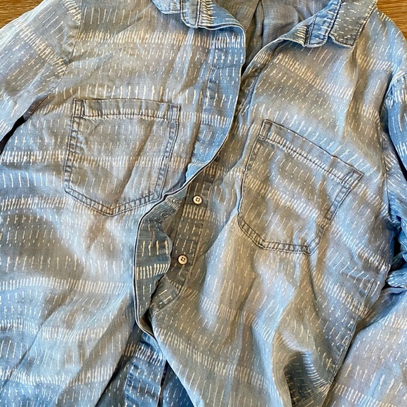 Bella Dahl Split Hem Chambray Button Front Shirt - Picture 4 of 10